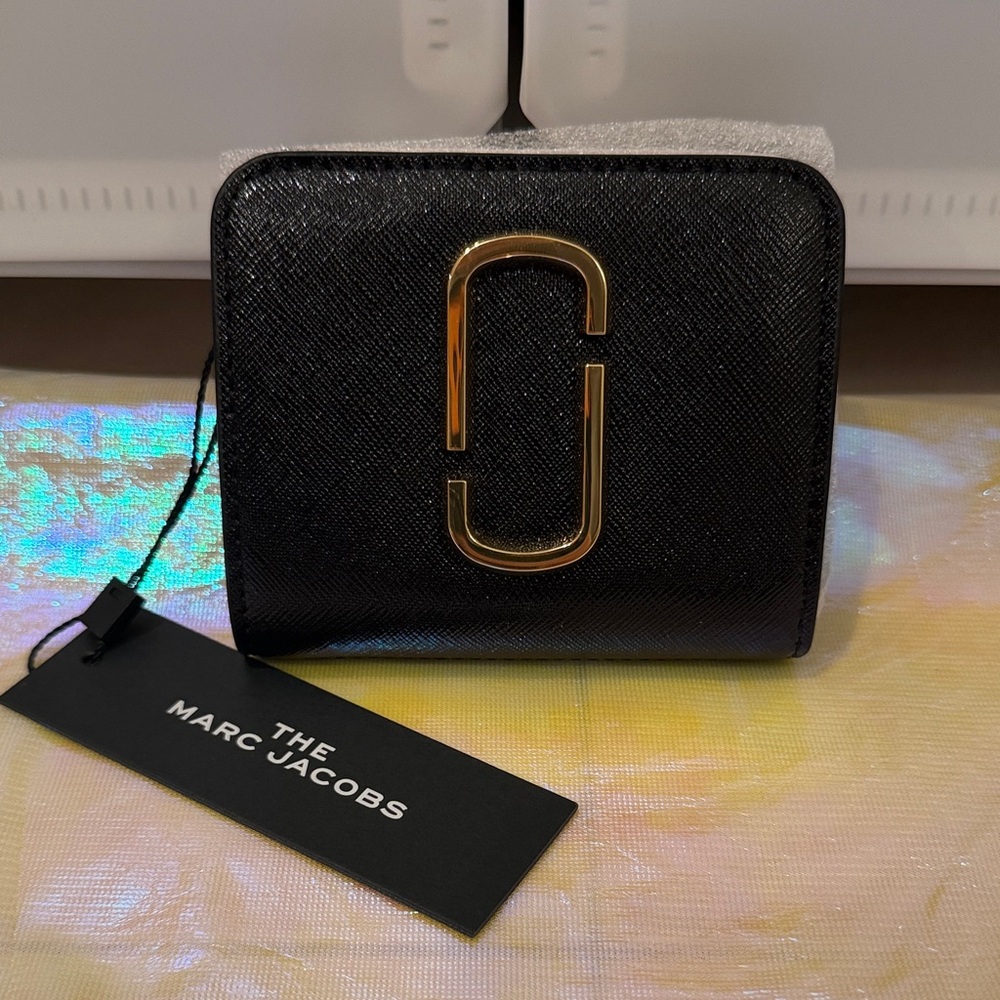 NWT The Marc Jacobs Snapshot Leather Wallet with Gold Hardware